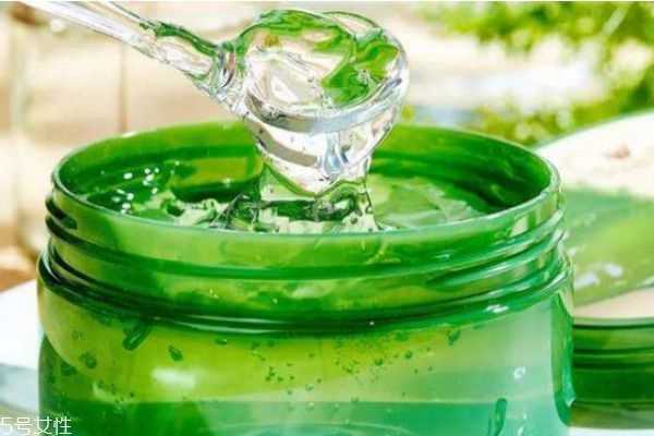芦荟胶适合油皮吗 芦荟胶适合油皮吗