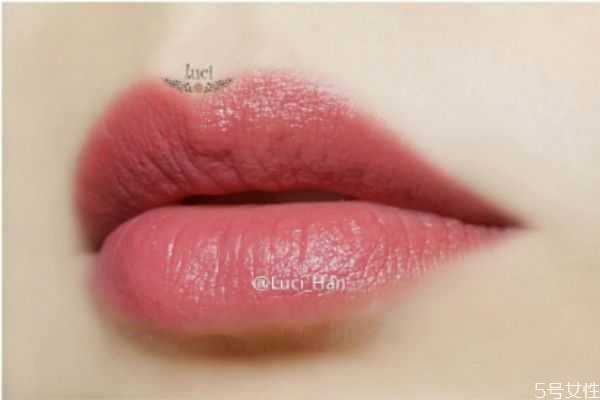 染唇液有人体有害吗 长期涂染唇液会怎么样