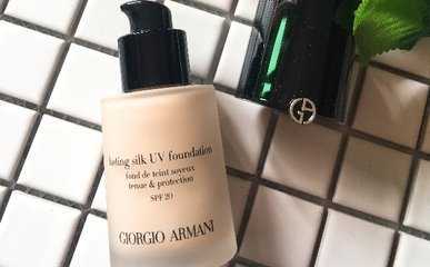 阿玛尼粉底液蓝标和红标的区别 阿玛尼蓝标和红标适合什么肤质 阿玛尼粉底液蓝标和红标的区别 阿玛尼蓝标和红标适合什么肤质