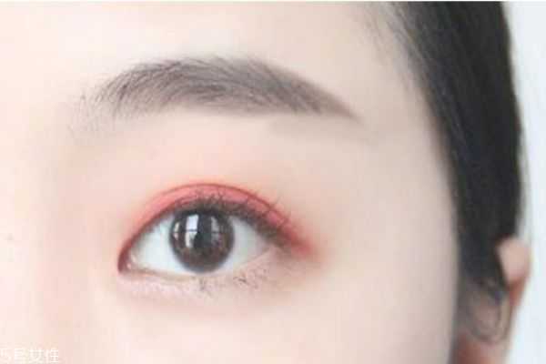 双色眼影怎么画？