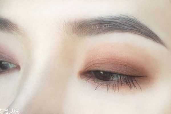 双色眼影怎么画？