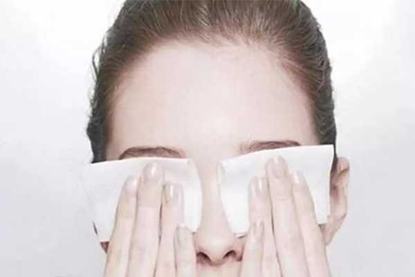 脂肪粒热敷有用吗 脂肪粒热敷有用吗