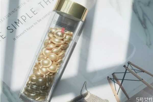 雅顿金胶可以和其他精华一起用吗? 雅顿金胶可以和其他精华一起用吗?