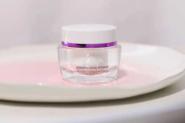 长脂肪粒跟眼霜有关系吗 长脂肪粒跟眼霜有关系吗