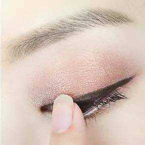 3款适合单眼皮的眼妆画法，拯救手残党！ 