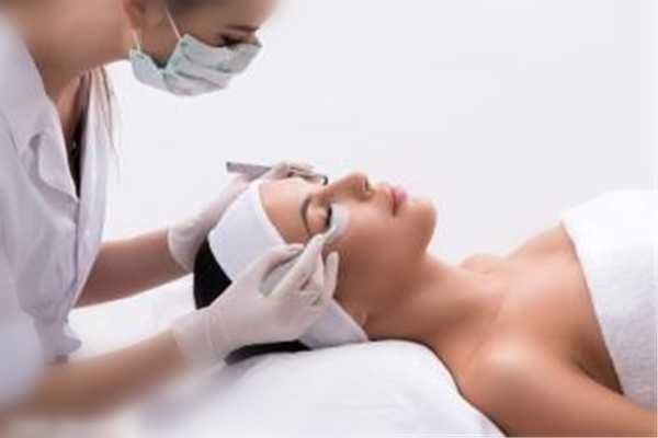 熬夜会使皮肤变黑吗