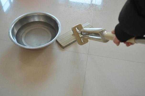 回南天为什么要用盐水拖地