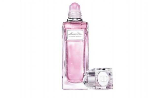 滚珠香水好还是喷雾好？滚珠香水的正确使用方法