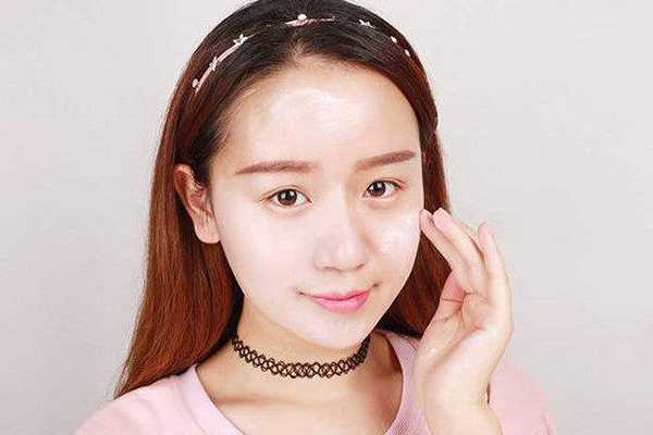 先用遮暇还是用粉底液 先用遮暇还是用粉底液