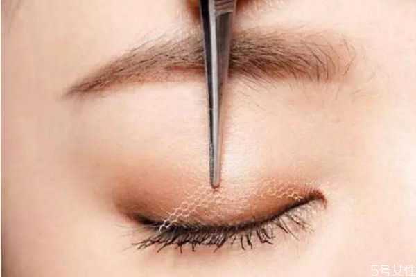 双眼皮贴能贴着睡觉吗?双眼皮贴用什么卸掉 双眼皮贴能贴着睡觉吗?双眼皮贴用什么卸掉