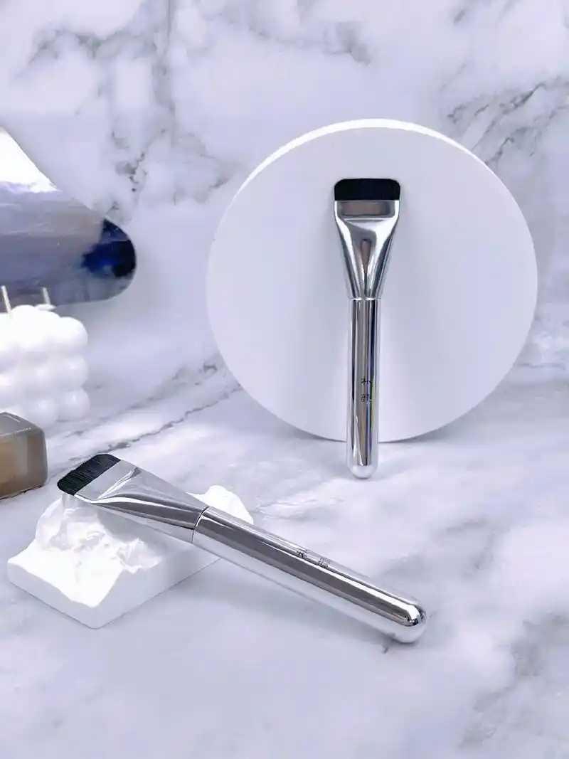 唇刷贵和便宜的区别