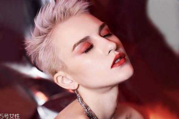 脸上毛孔很大的女生怎样化妆好看?怎样化妆隐形毛孔 脸上毛孔很大的女生怎样化妆好看?怎样化妆隐形毛孔