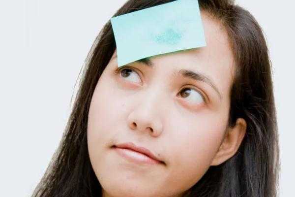 皮肤出油可以直接用散粉吗