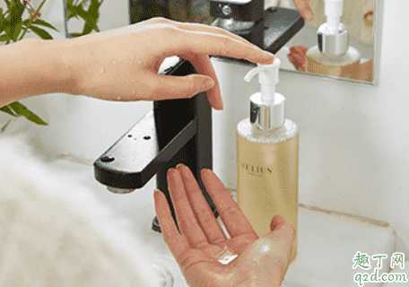 赫丽尔斯洗面奶像洗洁精是真的吗?赫丽尔斯洗面奶干皮可以用吗 赫丽尔斯洗面奶像洗洁精是真的吗?赫丽尔斯洗面奶干皮可以用吗