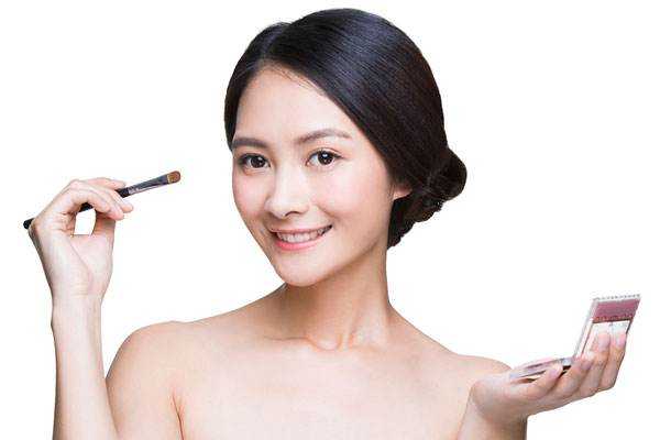 怎么化妆让皮肤看起来光滑？天天化妆有什么危害