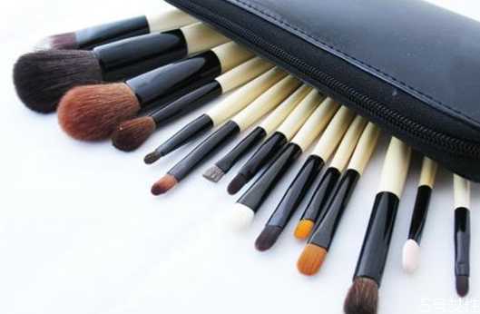 化妆刷每次用完都要洗吗