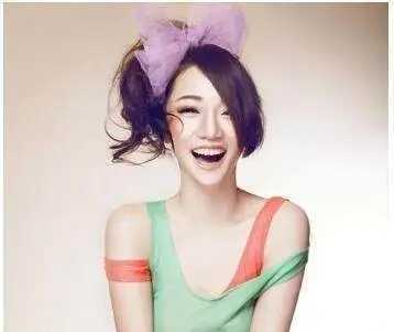 长脸适合高扎蓬松卷发马尾吗？分享适合长脸女士的9款发型