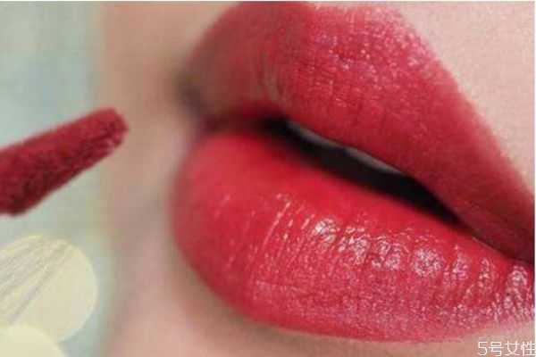 唇釉用的久还是口红用的久?怎样将口红稀释成唇釉 唇釉用的久还是口红用的久?怎样将口红稀释成唇釉
