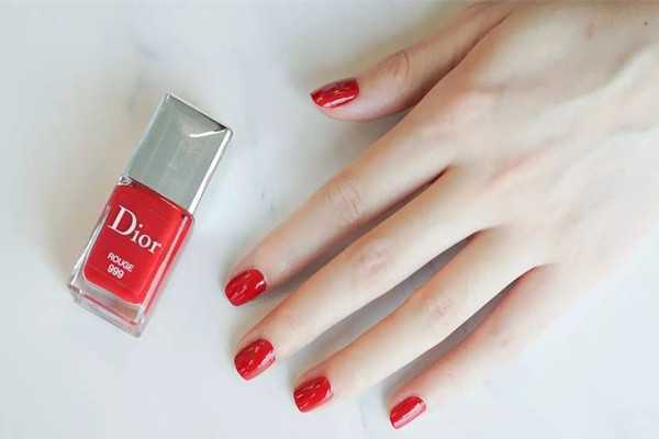 指甲油颜色怎么选择