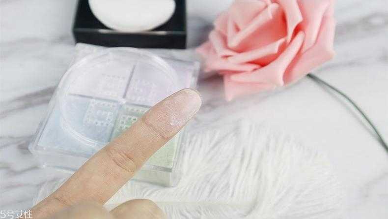 悦诗风吟散粉和纪梵希散粉哪个好? 悦诗风吟散粉和纪梵希散粉哪个好?