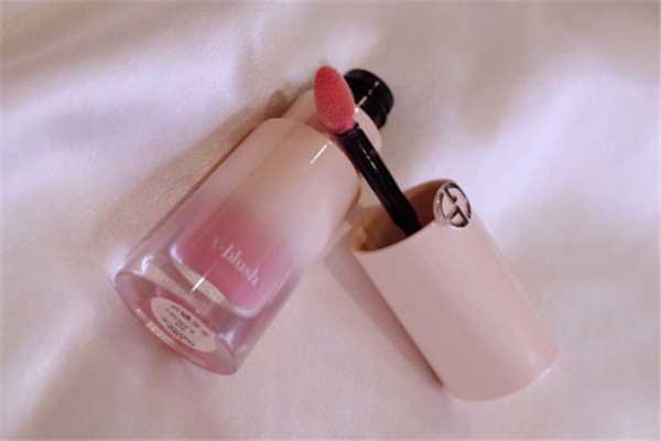 阿玛尼粉胖丁是腮红还是唇釉？