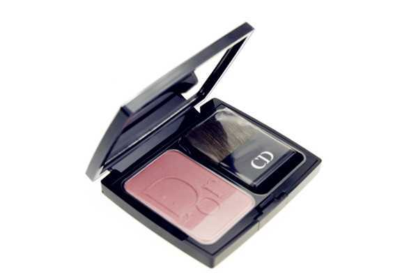 黄皮适合什么颜色的腮红 黄皮适合什么颜色的腮红