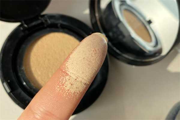 欧莱雅红胖子气垫有几个色号 欧莱雅红胖子气垫有几个色号