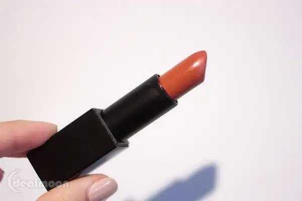 唇膏能修正唇色不均匀吗 唇膏能修正唇色不均匀吗