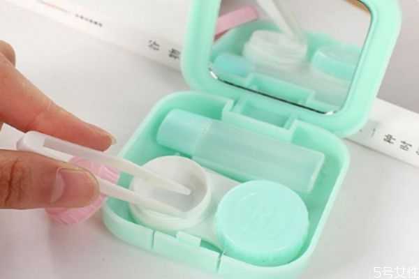 美瞳不戴多久换一次水