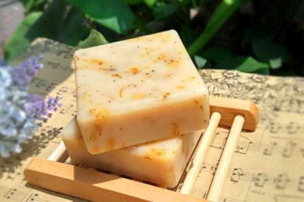 用手工皂洗脸毛孔会变大吗