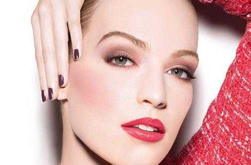 腮红什么颜色好看 腮红是在散粉前还是散粉后