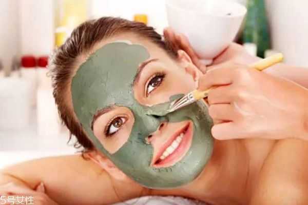 敷完面膜后用清水洗还是洗面奶