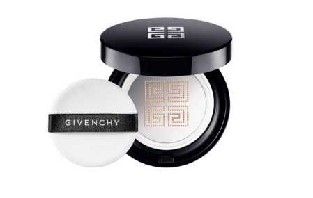 粉饼在什么时候用？粉饼怎么用