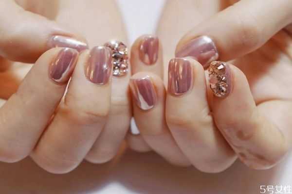 甲胶油能代替彩绘胶吗 甲胶油能代替彩绘胶吗