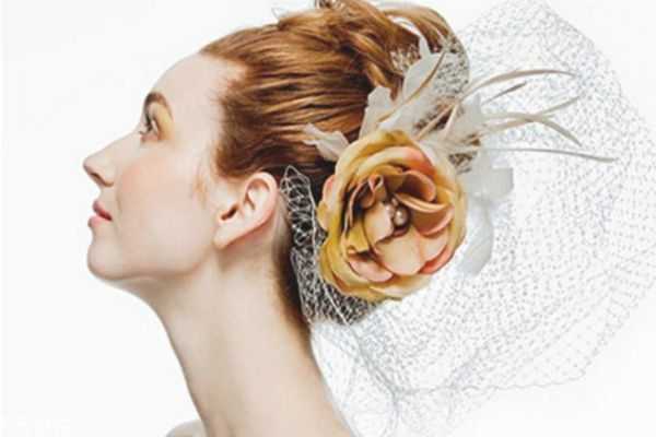 很年轻为什么就有颈纹