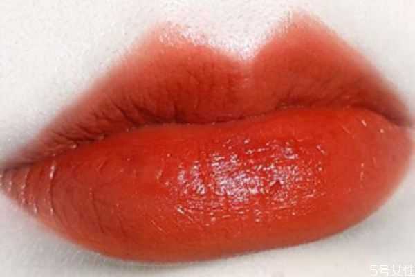口红是镜面好还是雾面好？口红哑光和镜面的区别