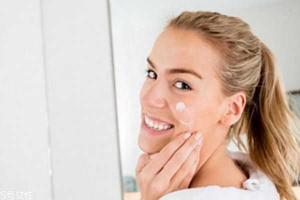 干皮为什么还长痘