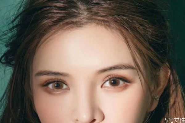 眼睛小了怎么戴美瞳？戴美瞳时老眨眼怎么办