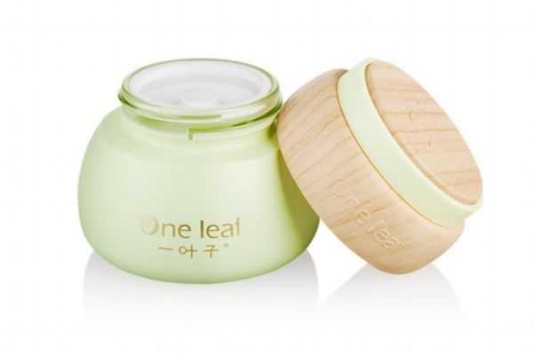 面霜搓泥是什么意思？为什么摸了霜脸上搓泥