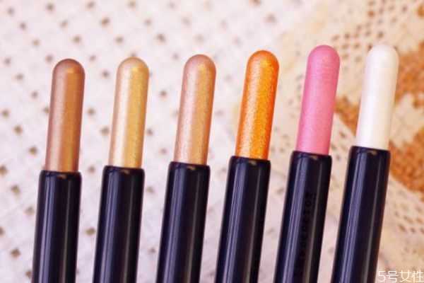 眼影棒应该怎么用?眼影棒的优点有哪些呢