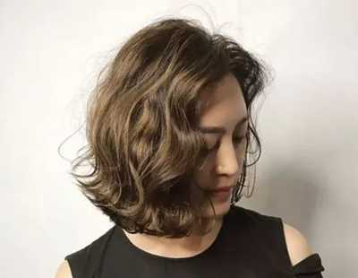 齐肩卷发图片2024最新款女生 齐肩卷发图片2024最新款女生