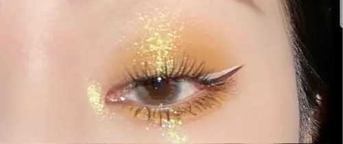 珠光眼影是什么意思？眼影珠光好看还是哑光好看