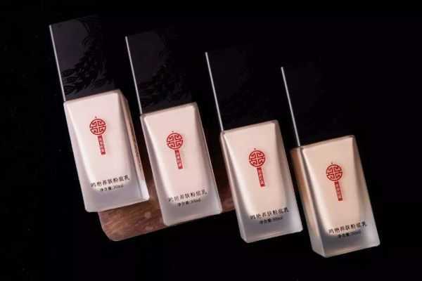 美康粉黛鸣艳养肤粉底液