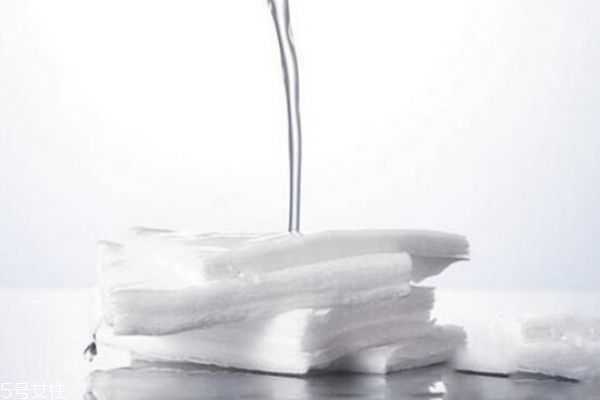 化妆水和卸妆水有什么区别