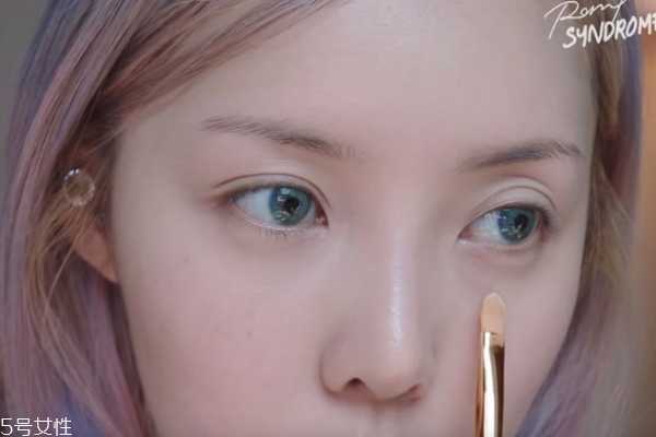 眼下遮瑕卡粉怎么办