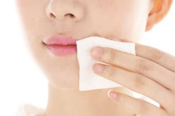 嘴唇为什么干燥