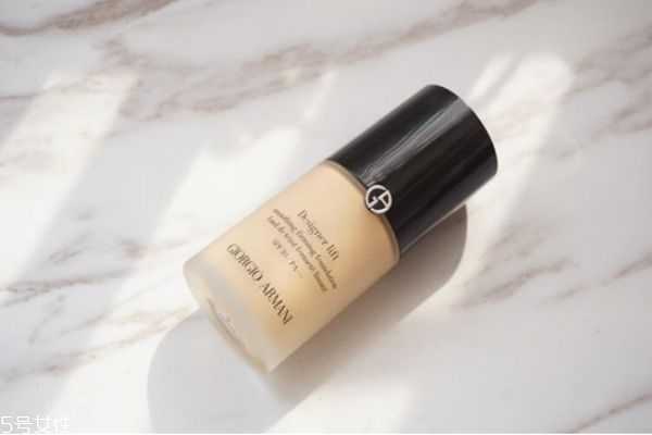 阿玛尼粉底液大师和权利的区别