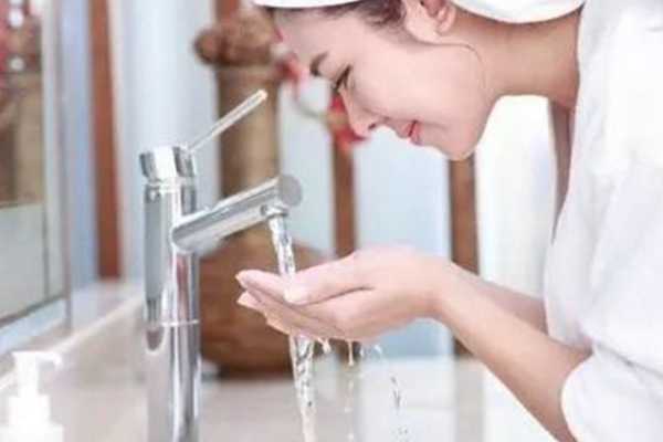 白醋收缩毛孔的方法 白醋收缩毛孔的方法