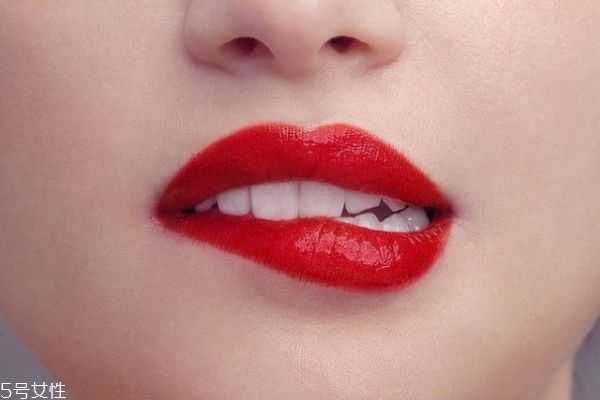 正确的唇部护理习惯