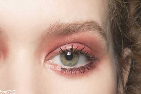 睫毛膏可以不卸妆吗 睫毛膏可以不卸妆吗